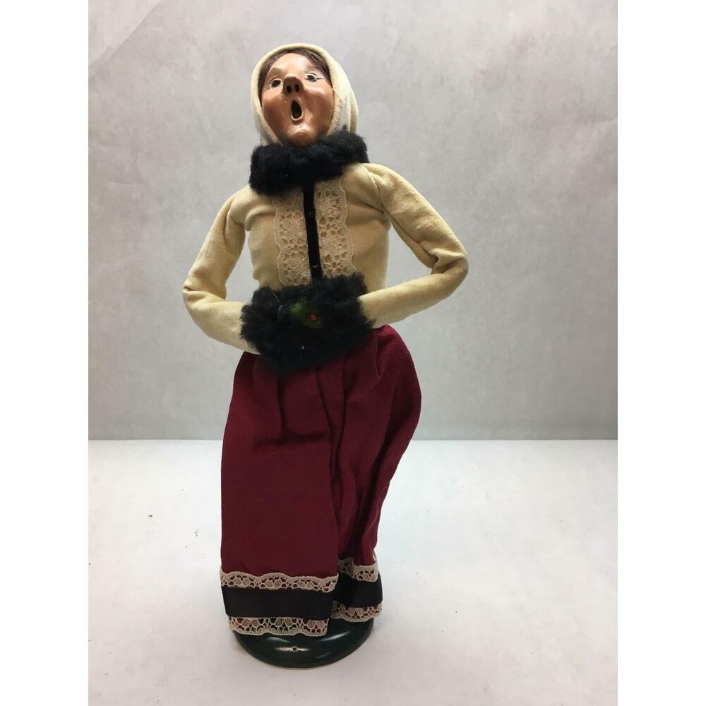 VINTAGE Byers CHOICE Carolers 1988 Green Base WOMAN White JACKET Black FUR Trim